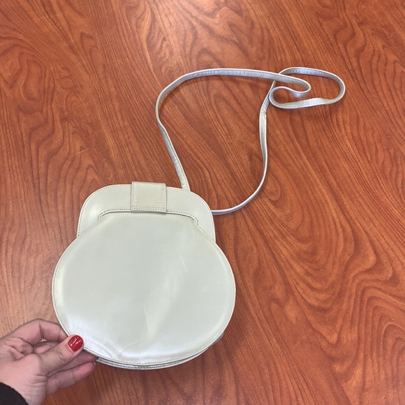 Vintage Stuart Weitzman Iridescent Cream Leather Shoulder Bag (gold studs) - Picture 4 of 7